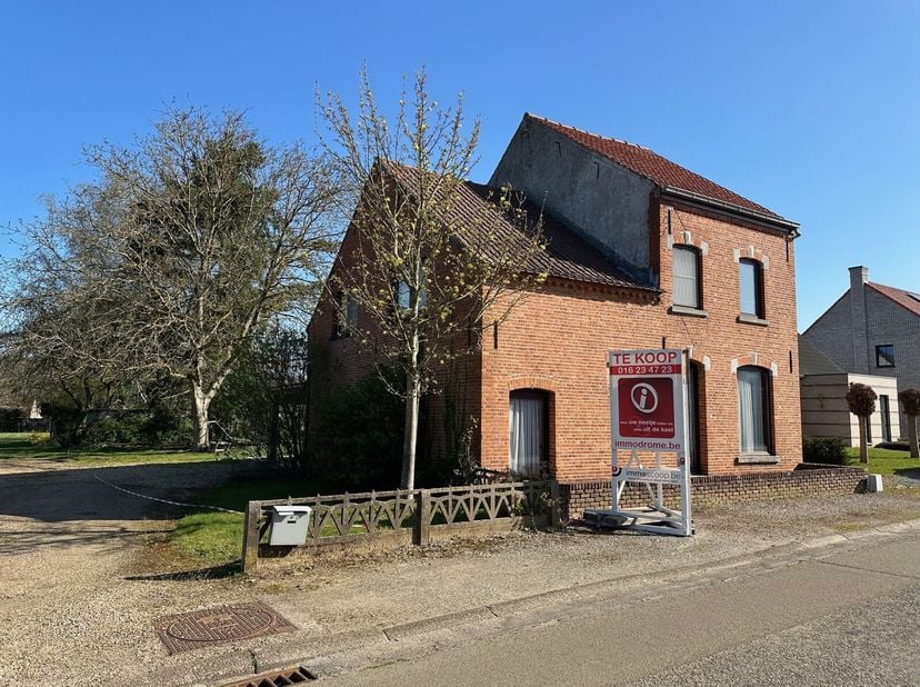 Te Koop: Charmante -te renoveren- woning op mooie Locatie!&lt;br /&gt;
Charmante  te renoveren- woning op mooie locatie in het landelijke Gelrode.&lt;br /&gt;
De