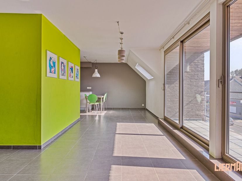 Bent u op zoek naar een ruim en goed gelegen appartement om zelf in te wonen of als investering? Dan is dit 3 SLK-appartement te Bambrugge met een bew