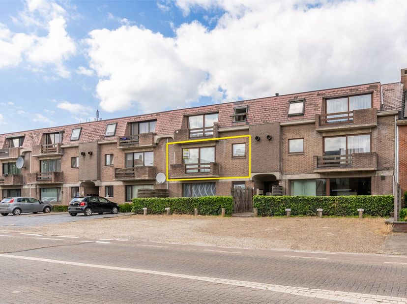 IDEALIS VASTGOED – OP TE FRISSEN APPARTEMENT MET 2 SLAAPKAMERS, LICHTRIJKE LEEFRUIMTE EN INPANDIGE GARAGE OP EEN UITERST GUNSTIGE LOCATIE IN HARTJE BO