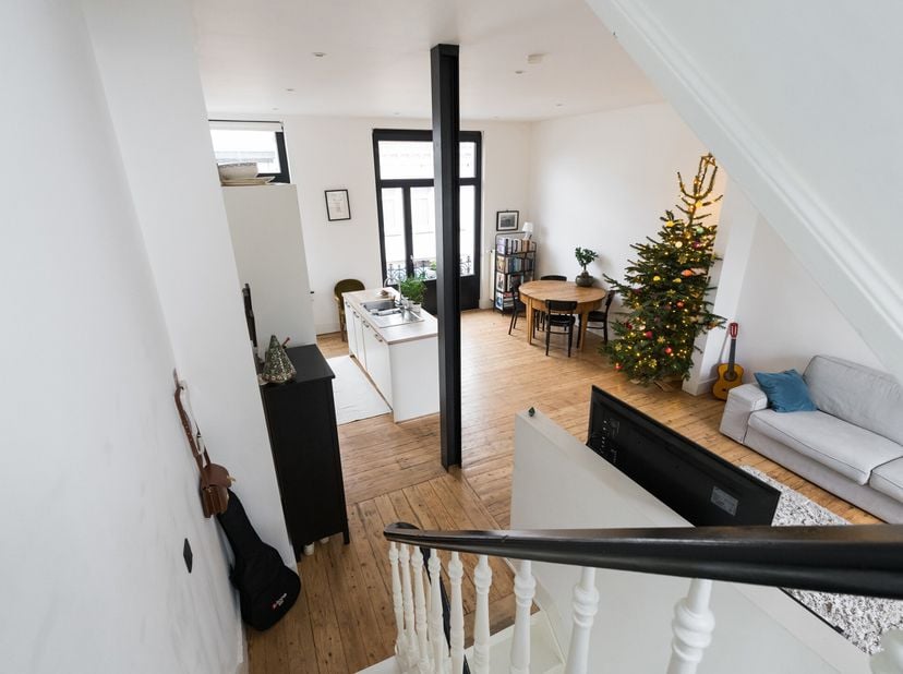 BRUXELLES/CINQUANTENAIRE, idéalement situé en plein cur du quartier européen, superbe IMMEUBLE de rapport comprenant 2 APPARTEMENTS. Il se compose com