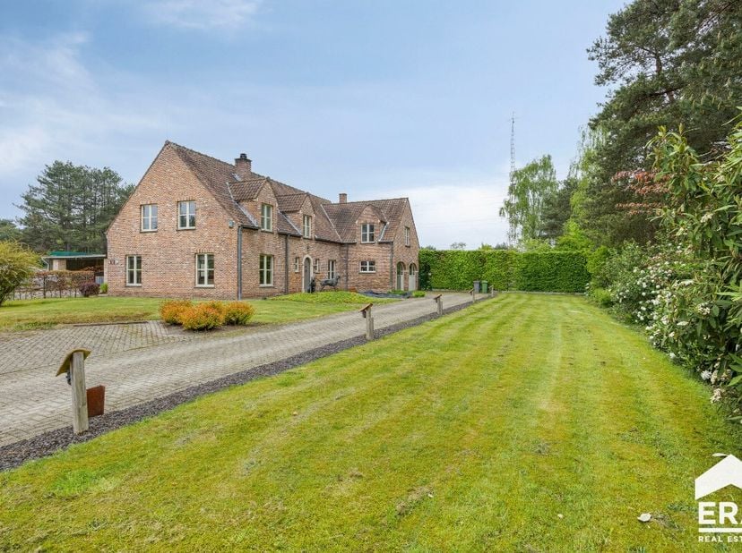 [[ DIT PAND NEEMT DEEL AAN DE ERA OPEN HUIZEN DAG OP 14/6 VAN 16:00 TOT 17:00 ]] Droomt u van een ruime woning midden in de natuur, gecombineerd met e