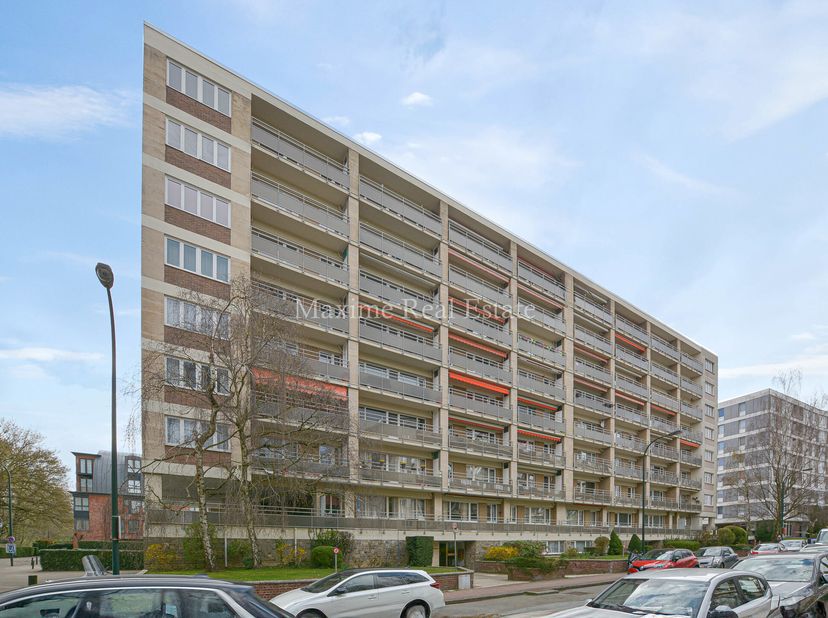 Maxime Real Estate stelt u een goed onderhouden studio voor.&lt;br /&gt;
Gelegen tussen het Fallon-stadion/Stokkel en nabij openbaar vervoer, scholen, winke