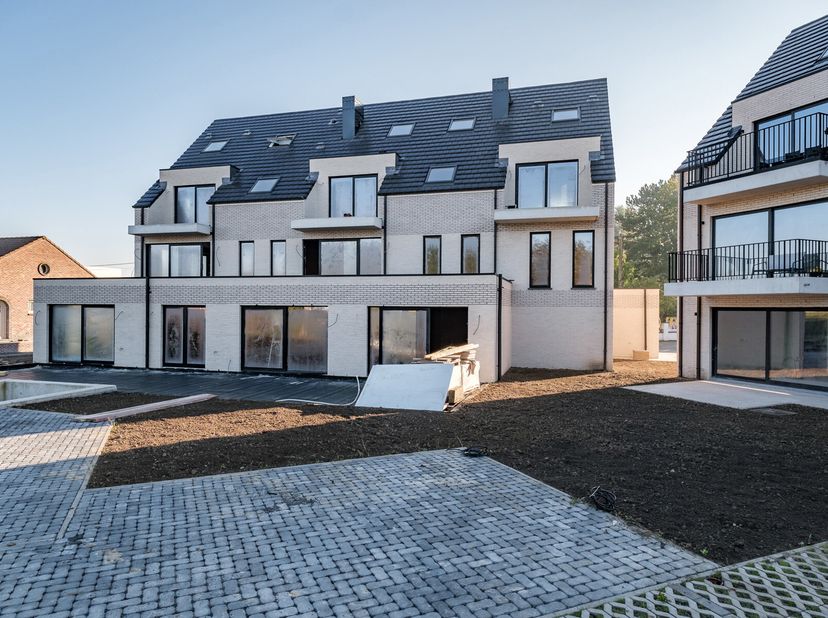 Florentina II is een kleinschalige nieuwbouwresidentie van 10 stijlvol afgewerkte appartementen met bijhorende ondergrondse bergingen, autostaanplaats