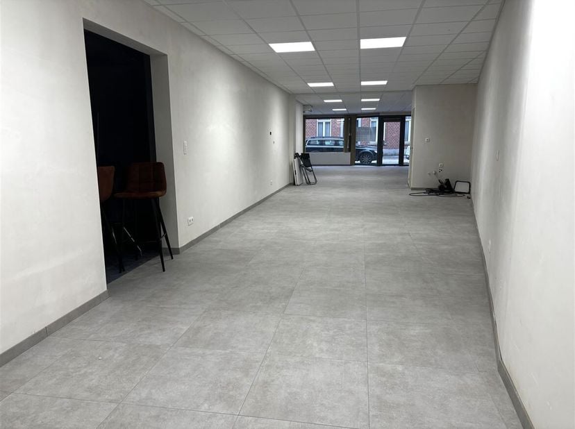 Handelspand met tal van mogelijkheden midden in centrum Arendonk&lt;br /&gt;
Ligging: &lt;br /&gt;
Het handelspand bevindt zich in het centrum van Arendonk. Versc