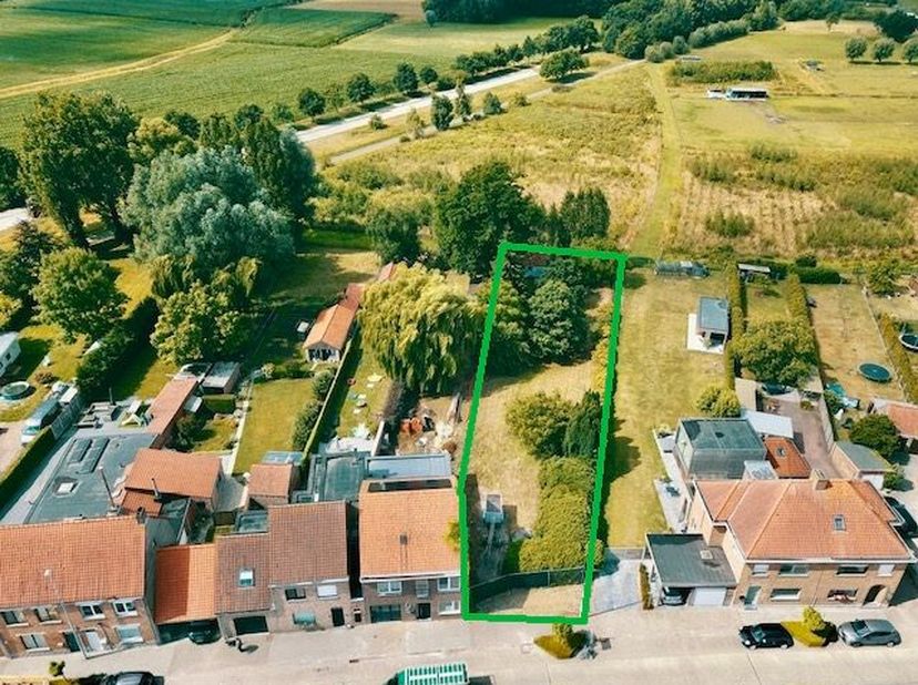 Terrain à bâtir à vendre à Zedelgem  Proche du centre-ville&lt;br /&gt;
Découvrez ce magnifique terrain à bâtir de 1.072,12 m² situé dans la charmante commu