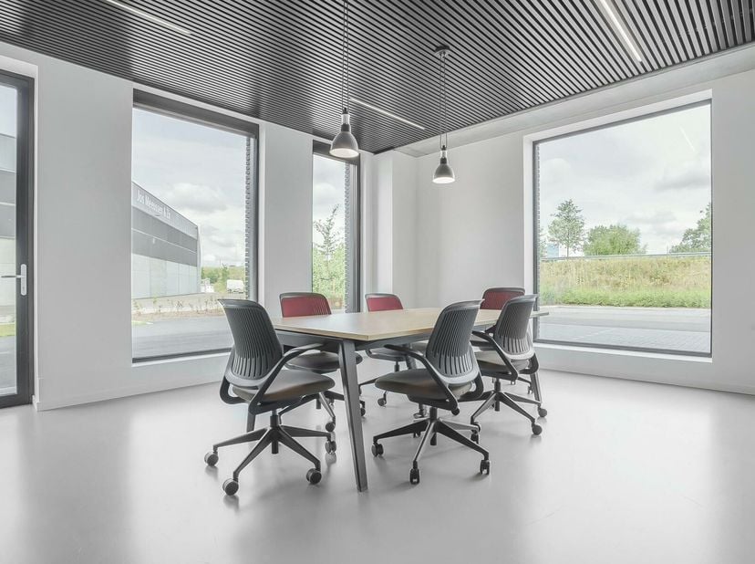 Espace de bureau ouvert pour 10 personnes soumis à des conditions flexibles. Ainsi, vous pouvez augmenter votre espace ou même changer de site, pour ê
