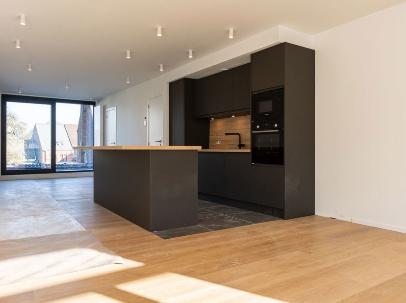 Au cur de Wavre et de toutes ses facilités (gare, commerces, écoles, etc, ...), appartement duplex entièrement rénové tant au niveau technique que des