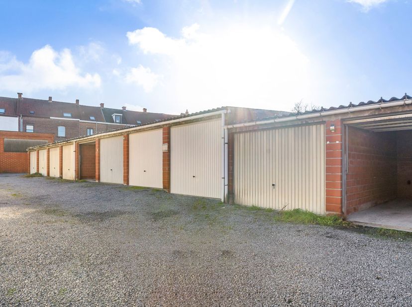 Garage à vendre
                    à 8930 Menen