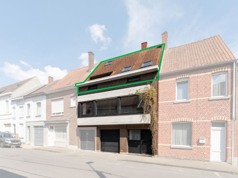 Geniet van licht, ruimte en privacy! Op de tweede en derde verdieping van een volledig gerenoveerd gebouw vindt u deze ruime duplex van 127 m² met mod