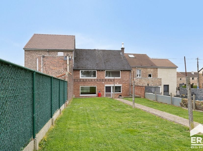 De vraagprijs is een vanafprijs. U kan bieden vanaf dit bedrag. Elk bod wordt onmiddellijk overgemaakt aan de eigenaars.Deze woning ligt op de Oude Ka