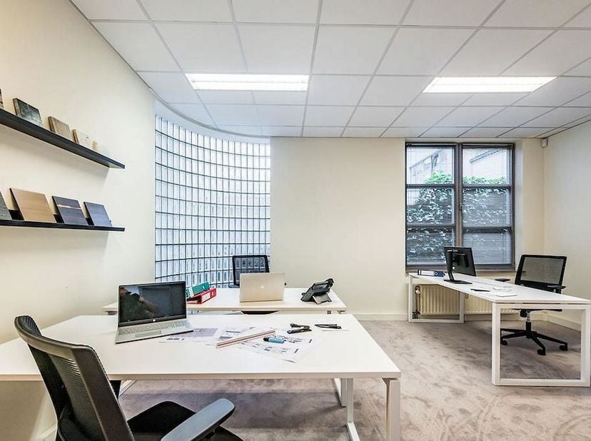 Bien professionnel à louer
                    à 9000 Gent