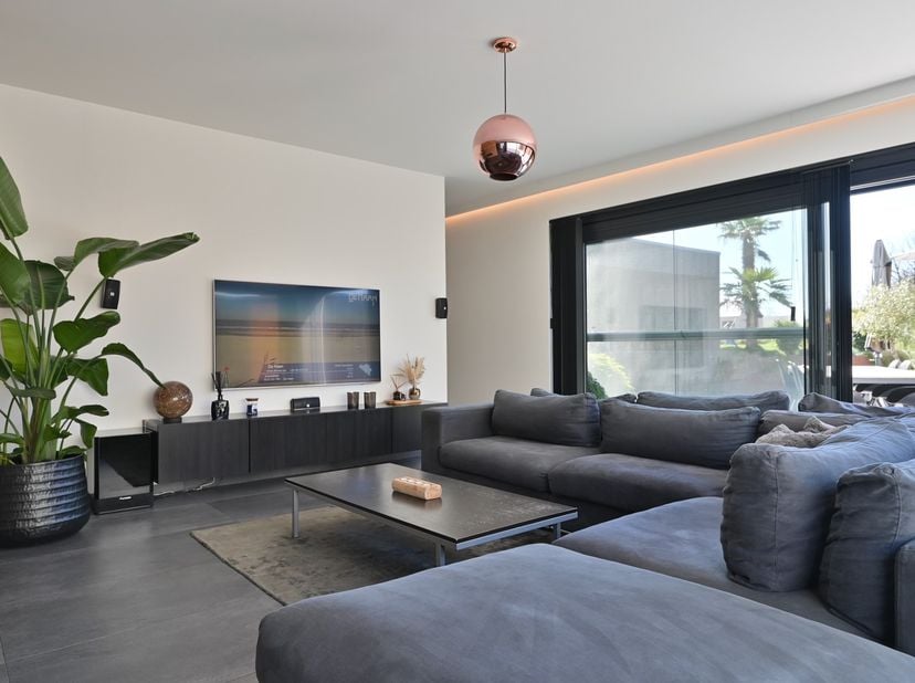 Moderne, energiezuinige woning onder een eigentijdse architectuur ontworpen, gesitueerd op een prachtig perceel van 11a 63ca te Lanaken-Briegden (Veld