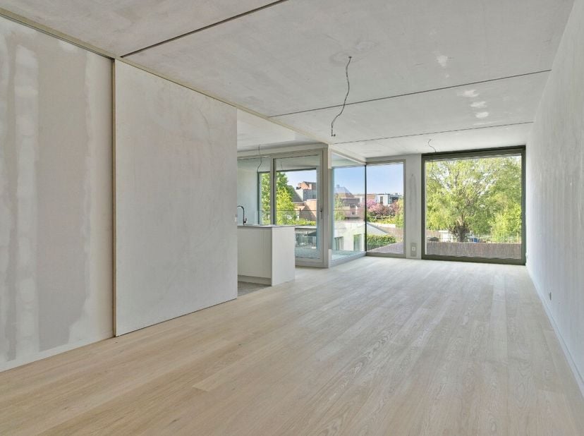 Dit appartement bevindt zich op de eerste verdieping en heeft 2 slaapkamers en een terras van 19 m². Bij het appartement hoort een berging van 14 m².