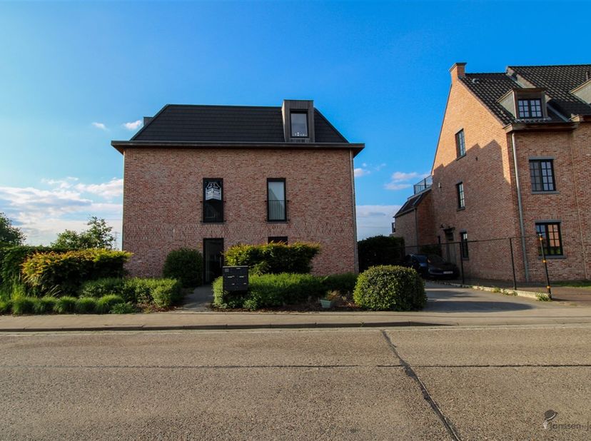 Appartement au 1er étage, 2 chambres, abri de jardin et 2 places de parking&lt;br /&gt;
Cet appartement idéal et prêt à l&#039;emploi est situé au premier étage