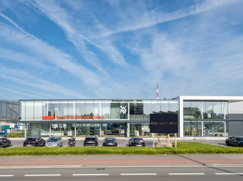 Representatief bedrijfsgebouw met showroom, kantoren en magazijn  toplocatie Aartselaar&lt;br /&gt;
Bent u op zoek naar een multifunctioneel bedrijfspand me