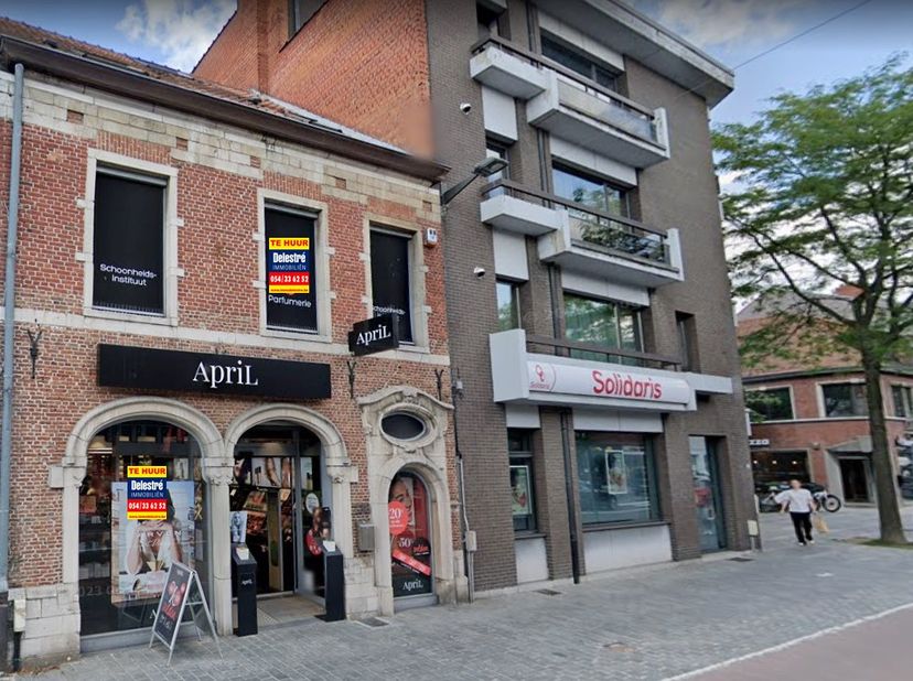 Top gelegen commerciële eigendom op de Bredebaan te Brasschaat.  &lt;br /&gt;
Dit pand heeft een gelijkvloerse opp. van 150 m² + eerste verdieping 75 m² + z