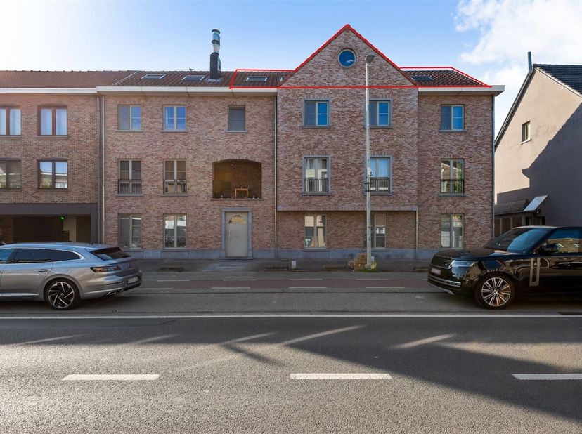 Dakappartement in het centrum van Sint-Anthonius Zoersel.&lt;br /&gt;
Dit dakappartement geeft u een bescheiden loft gevoel.&lt;br /&gt;
Bestaande uit:&lt;br /&gt;
- Le