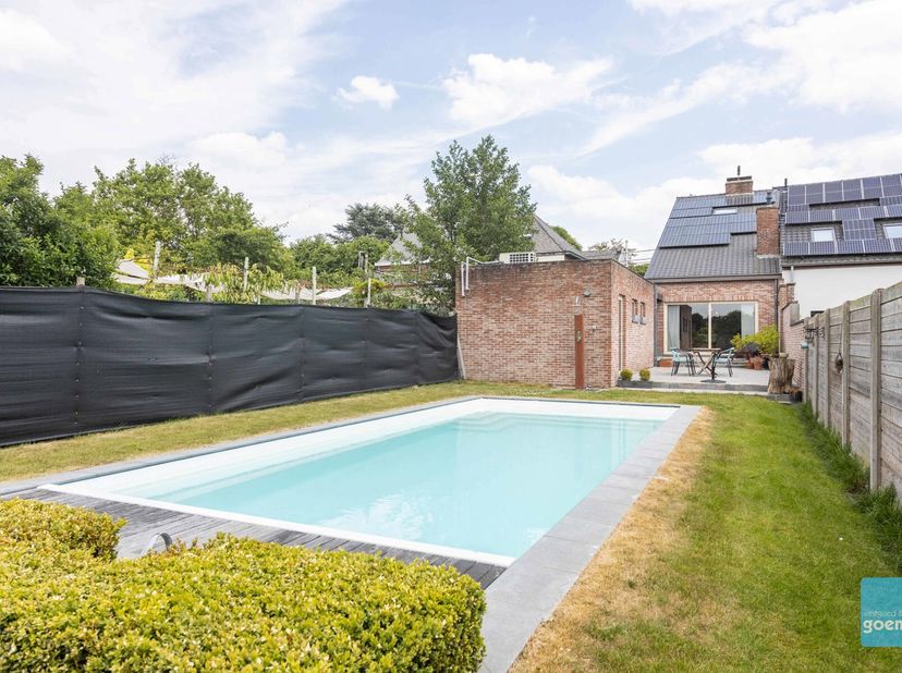 Te koop te LEDE: Luxueuze woning met zwembad op een mooi perceel van bijna 6are!&lt;br /&gt;
Deze hedendaagse woning biedt u alle modern comfort en werd voo