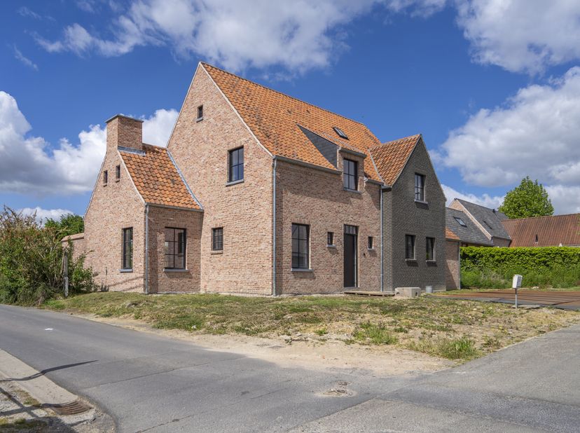 Venez découvrir ce bien lors de la pré-vente le samedi 21/06 entre 10h et 12h, sur rendez-vous uniquement!&lt;br /&gt;
Cette maison neuve encore à terminer