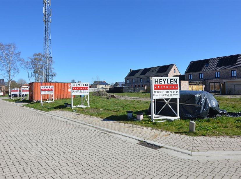 Bouwgronden in rustige woonwijk &#039;Oude Velden&#039; in Dessel &lt;br /&gt;
Vijf bouwgronden in zeer rustige en kindvriendelijke buurt. Gunstig gelegen in een woon