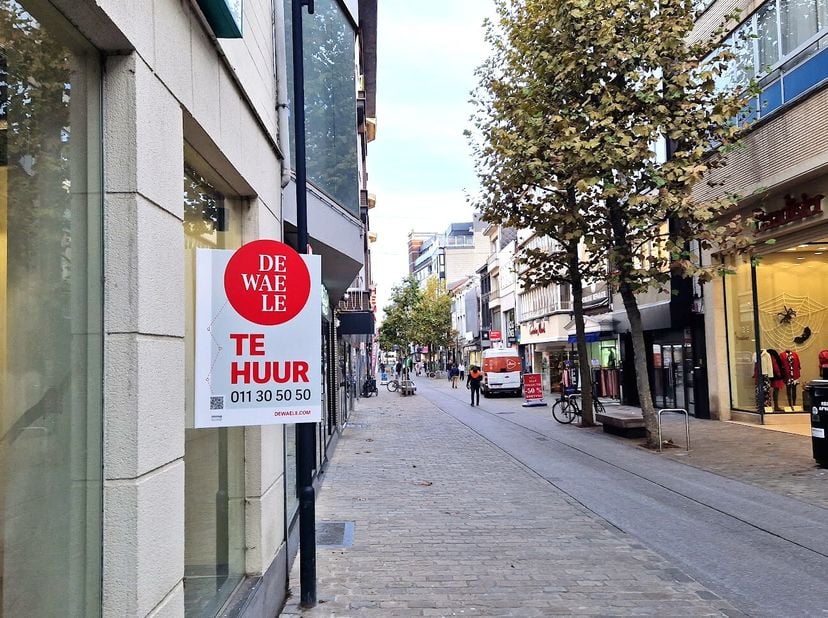 Découvrez cet emplacement de choix au cur de Hasselt&lt;br /&gt;
Bienvenue dans le centre animé de Hasselt, où une opportunité commerciale unique vous atten