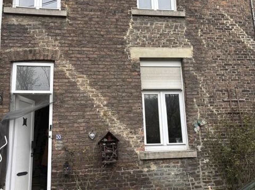 MAISON D&#039;HABITATION. &lt;br /&gt;
 &lt;br /&gt;
Maison d&#039;habitation à rafraichir sise Rue du Pont de Wandre 30, proche de toutes commodités (écoles, commerces, tr