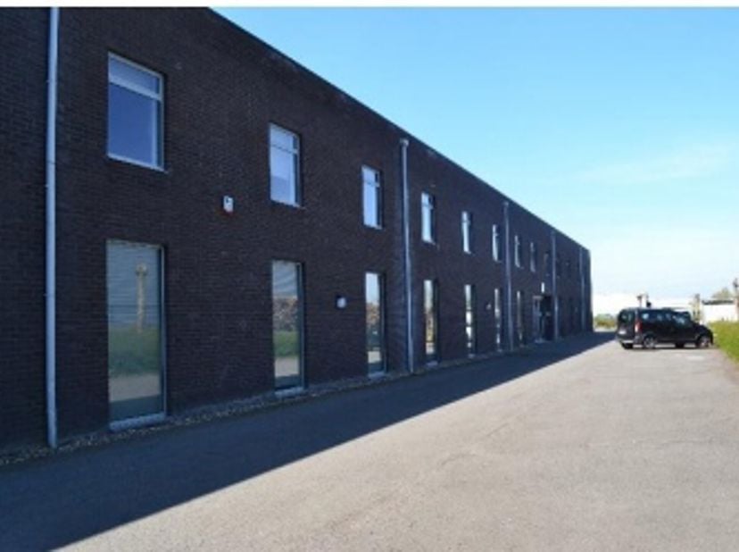 - Kantoor te huur&lt;br /&gt;
- Goede ligging&lt;br /&gt;
- Vlakbij op- en afrit van de E313