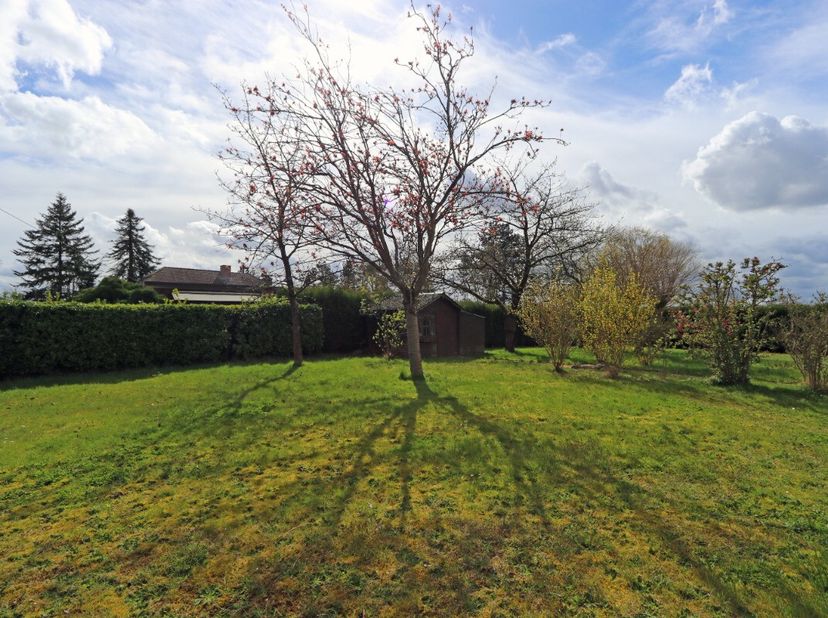 Gunstig gelegen perceel bouwgrond voor open bebouwing op een terrein van 5a 29ca te Roosbeek (Boutersem). Geschikt voor de bouw van een ééngezinswonin