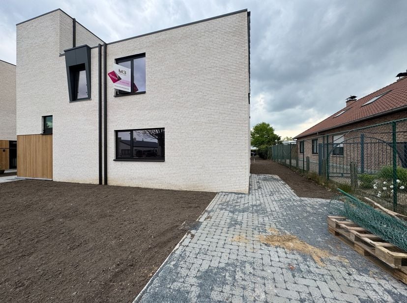 Welkom te Hingenesteenweg 112 te Hingene.&lt;br /&gt;
&lt;br /&gt;
Dit uniek bouwproject omvat 6 woningen met bijhorende ateliers waaronder deze zeer energiezuini