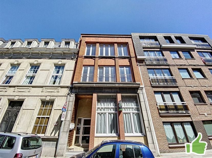 Joli appartement 1 chambre à Mouscron, rue de la Station, &lt;br /&gt;
Cuisine équipée, &lt;br /&gt;
CC GAZ et double vitrage.&lt;br /&gt;
libre le 1 juillet 2025&lt;br /&gt;