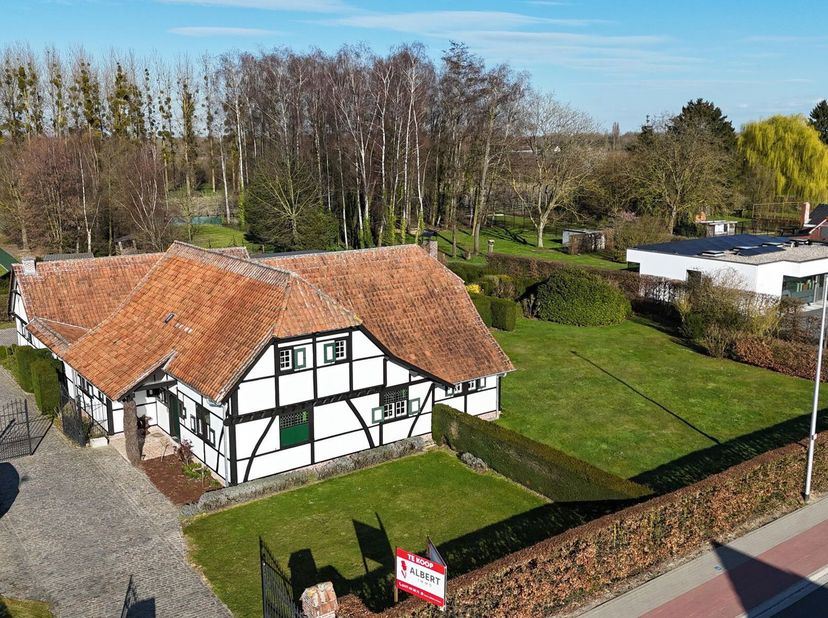 Bent u op zoek naar een prachtige landelijke woning in Kortessem? Zoek niet verder!&lt;br /&gt;
Deze unieke, charmante woning op een perceel van 4702 m² en