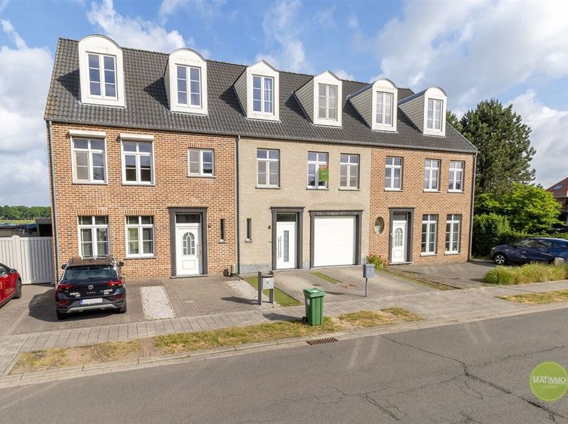 Maison familiale 4 chambres à Dessel, prête à être emménagée&lt;br /&gt;
Cette maison étonnamment spacieuse et économe en énergie (label EPC B - 111 kWh/m²)