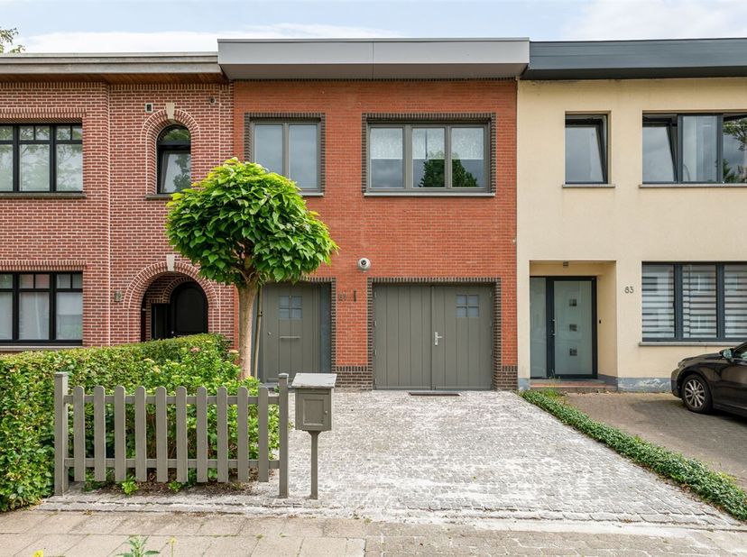 Te koop: Instapklare, gezellige woning met 3 slaapkamers en tuin in Brasschaat. &lt;br /&gt;
Ligging:&lt;br /&gt;
Deze instapklare en charmante woning is ideaal g