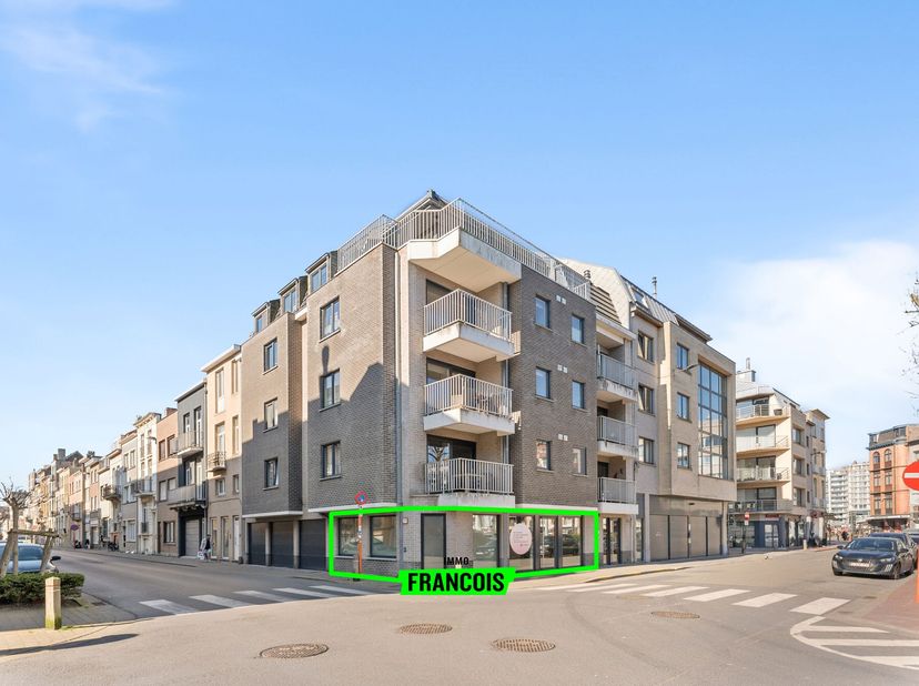 Graag stellen wij u voor aan een unieke kans om uw commerciële dromen waar te maken. Gelegen op een uitstekende locatie aan de bruisende Grote Markt,