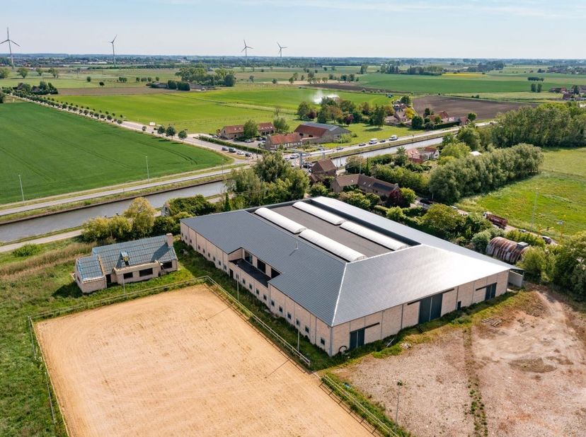Bien professionnel à vendre
                    à 8460 Oudenburg