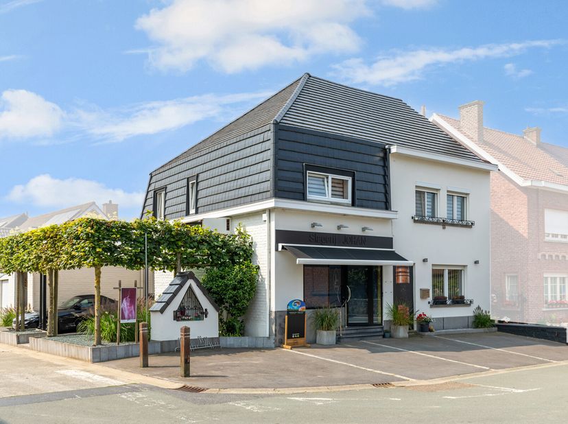 Êtes-vous à la recherche d&#039;une magnifique maison avec la possibilité de créer un bureau professionnel à domicile ? Cette charmante propriété, située d