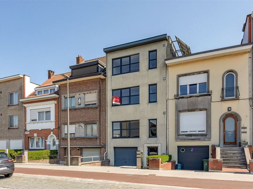 Instapklare opbrengsteigendom met mooi rendement&lt;br /&gt;
De Catershoflaan ligt in een rustige, groene wijk in Merksem, ideaal voor wie zowel rust als ge