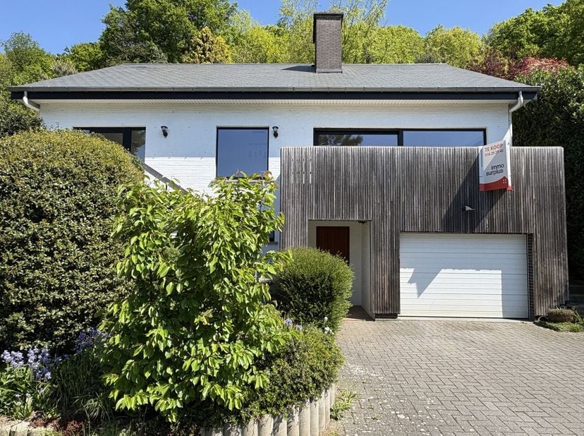 OP 1KM VAN KESSEL-LO: ruime woning in een rustige straat, omringd door de prachtige bossen die Holsbeek te bieden heeft. Adres: Dellestraat 18, Holsbe