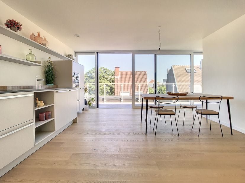 Appartement neuf unique avec terrasses au quatrième étage de la Hoogstraat à Boom à vendre.&lt;br /&gt;
Disposition:&lt;br /&gt;
- grand salon ouvert avec de gran