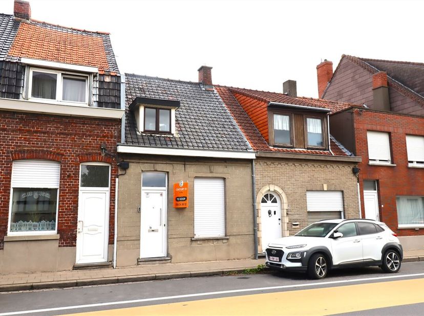 Op wandelafstand van het centrum van Harelbeke vind je deze gezellige woning, ideaal als starterswoning of als investering. Met twee slaapkamers, een