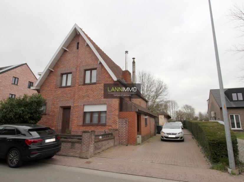Deze leuke woning staat om een totale oppervlakte van maar liefst 3736 m². Deze oppervlakte biedt verschillende mogelijkheden naar bouwproject of idea