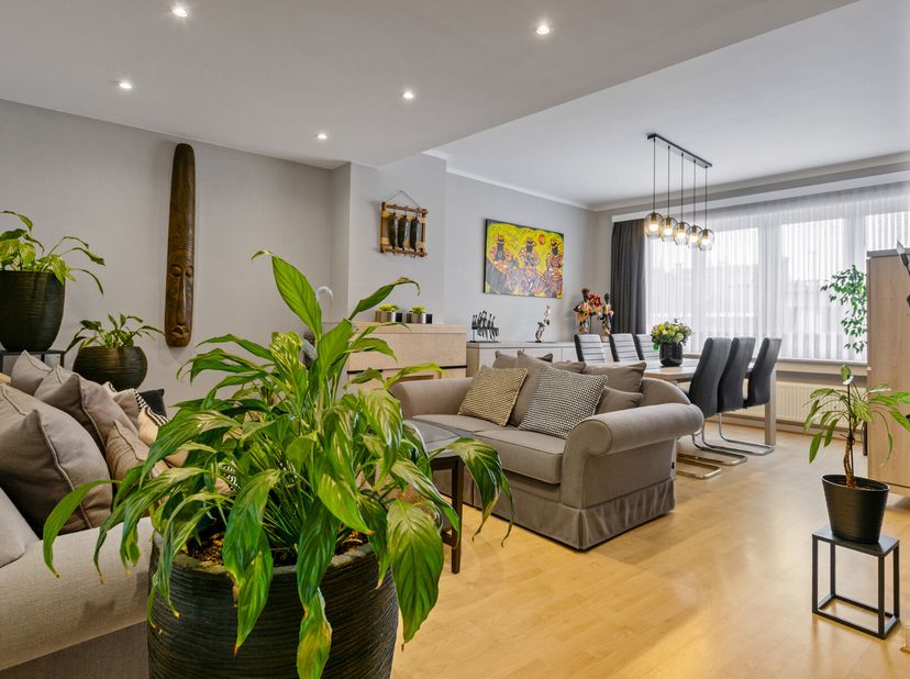 À vendre  Appartement rénové avec 2 chambres et terrasse à Laeken (quartier Pagode)&lt;br /&gt;
Situé dans le quartier prisé de la Pagode à Laeken, à proxim