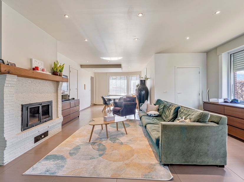 Karaktervolle woning met zwembad, 4 slaapkamers en grote tuin te koop in Wevelgem!&lt;br /&gt;
Ben je op zoek naar ruimte, licht en charme? Deze prachtige e