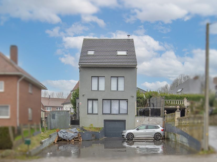 Recent vernieuwde woning met 3 slaapkamers en 2 badkamers te Schepdaal, Dilbeek.&lt;br /&gt;
Gelegen langs de N8 met vlotte bereikbaar naar Brussel en het P