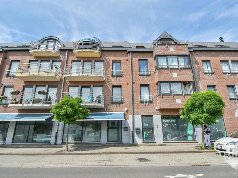 TRIOR Rixensart vous propose ce superbe appartement de 90m² habitables situé au coeur de Rixensart. Situé au 2eme étage/3 d&#039;un immeuble AVEC ascenseur