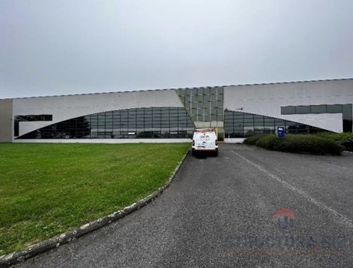                                         Bâtiment d’entreprise à louer à Gosselies, € 34.166,67
