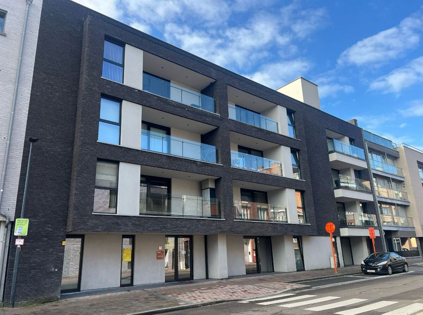 Instapklaar appartement met 1 slaapkamer en terras nabij het centrum van Genk.Voor meer info ga naar https://www.era.be/nl/te-huur/genk/appartement/in