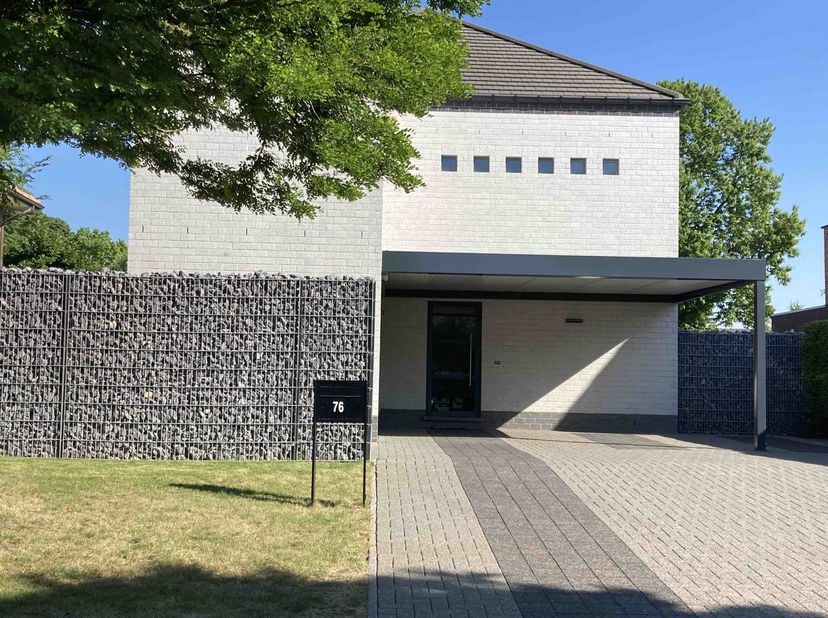 Maison remise à neuve entre 2022 et 2025&lt;br /&gt;
Rez de chaussée : hall d&#039;entrée, Wc, living, cuisine-arrière cuisine, endroit de stockage froid, bureau