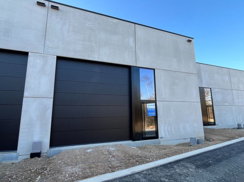 KMO Unit te huur van 167,5m² (unit 104k) met 2 parkeerplaatsen. Het magazijn is gelegen in het nieuwe Business Park Heros aan de Herkenrodesingel (Gro