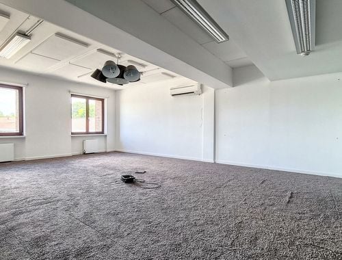                                         Kantoor te huur in Waterloo, € 12.750
